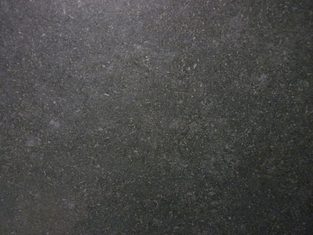 Surface de pierre mouchetée gris foncé.
granit Noir Zimbabwe, granit d'Afrique 