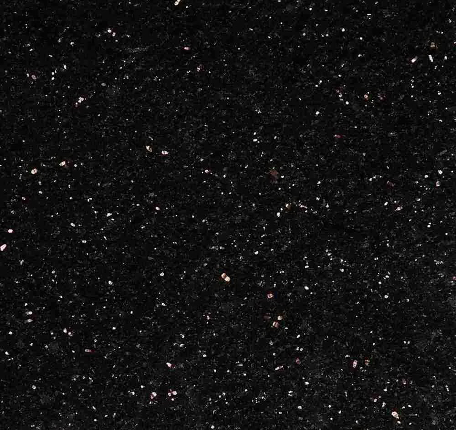 Granit noir avec des taches blanches et dorées, ressemblant à un ciel étoilé.
granit Noir galaxy, granit d'Indes 