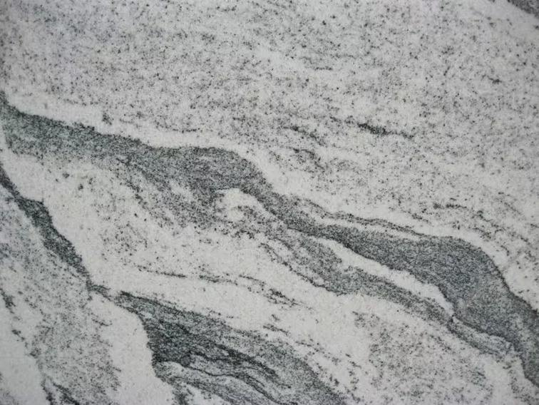 Granit blanc et gris avec des motifs tourbillonnants et texturés. Granit Viscont White granit inde