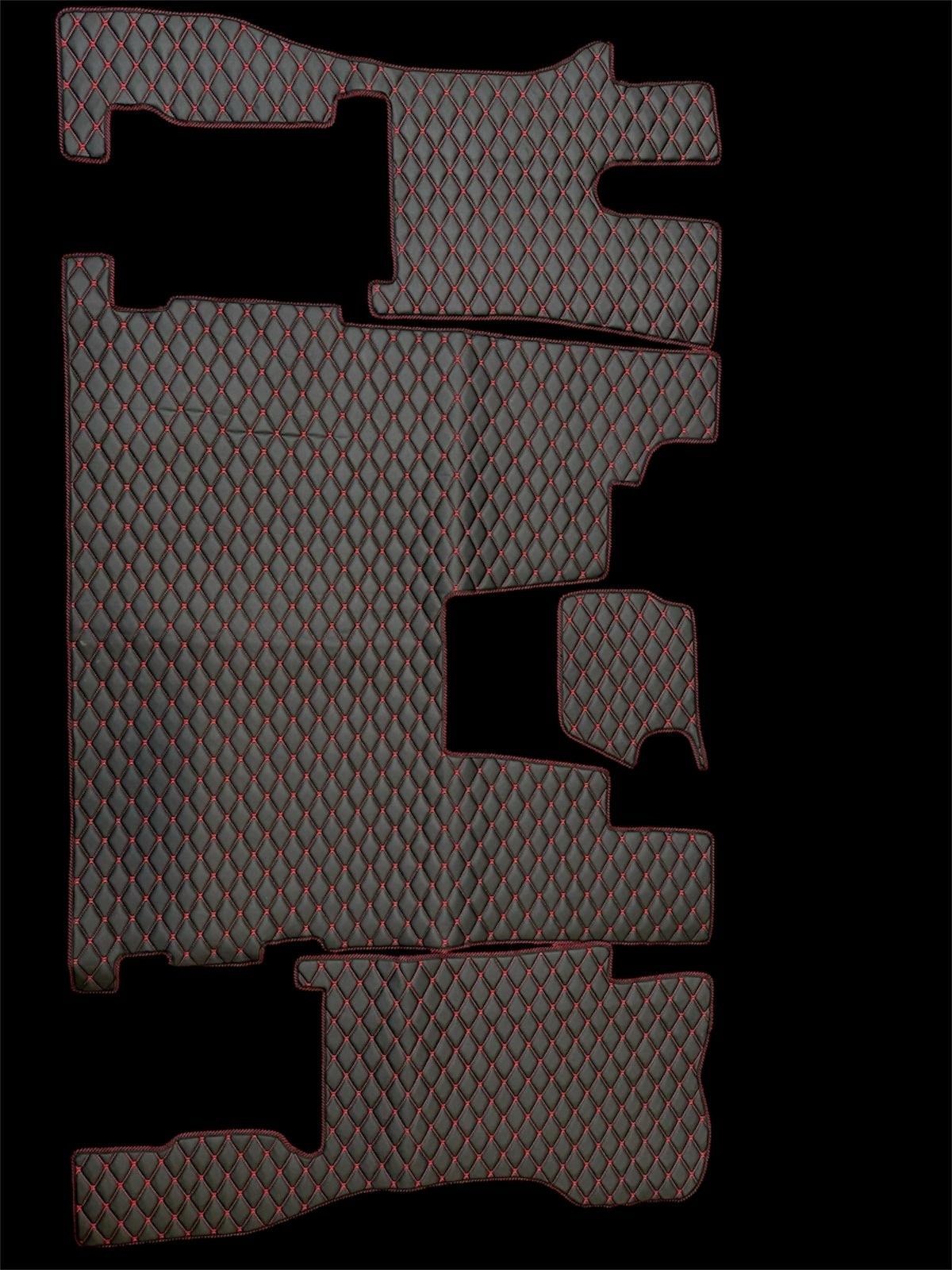 Eine Nahaufnahme eines Stücks Leder auf schwarzem Hintergrund.