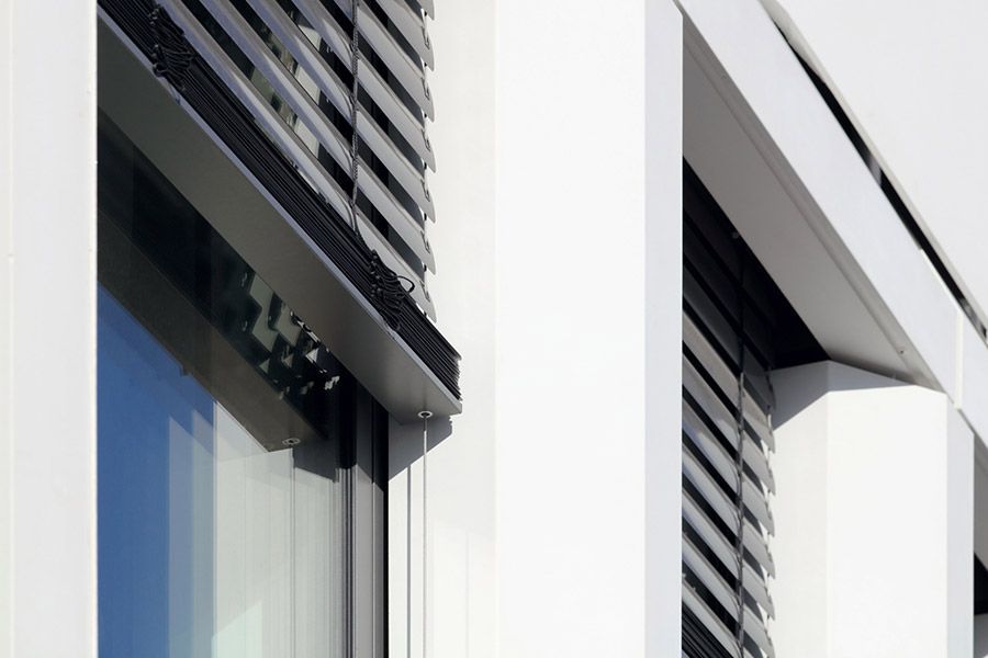 Eine Nahaufnahme eines Fensters mit Fensterläden