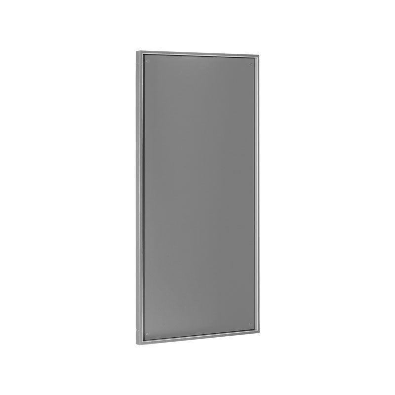 Ein grauer Spiegel mit Metallrahmen auf weißem Hintergrund.