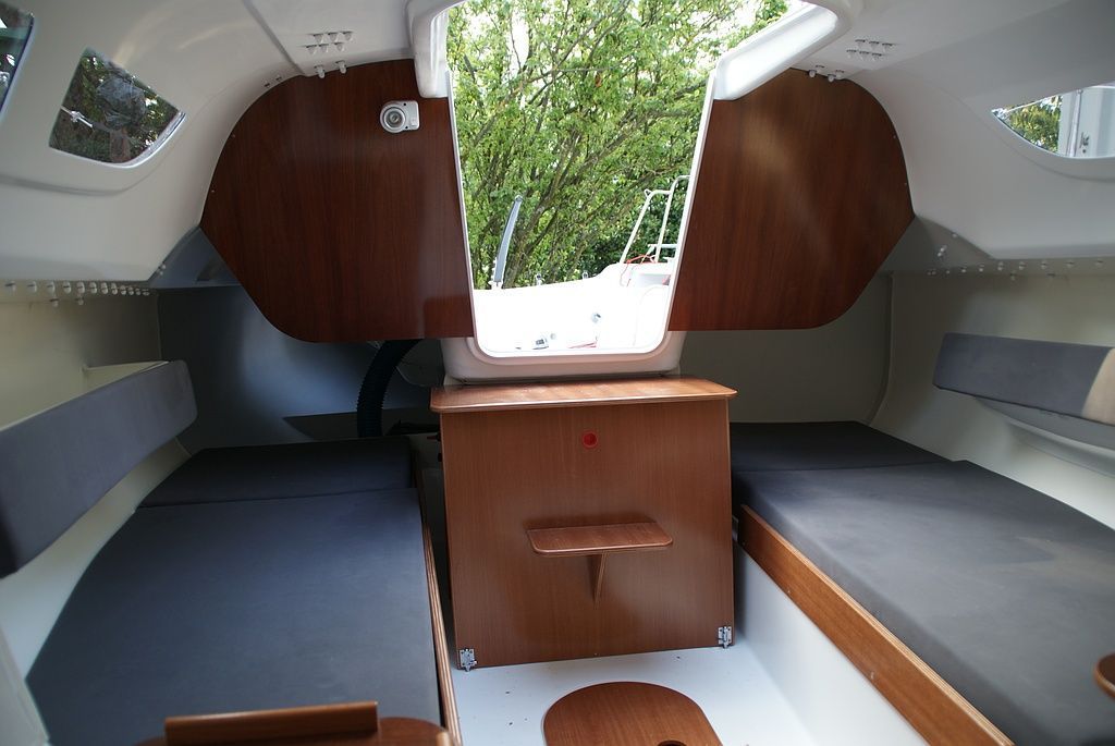 Surprise moteur in-bord caisson intérieur