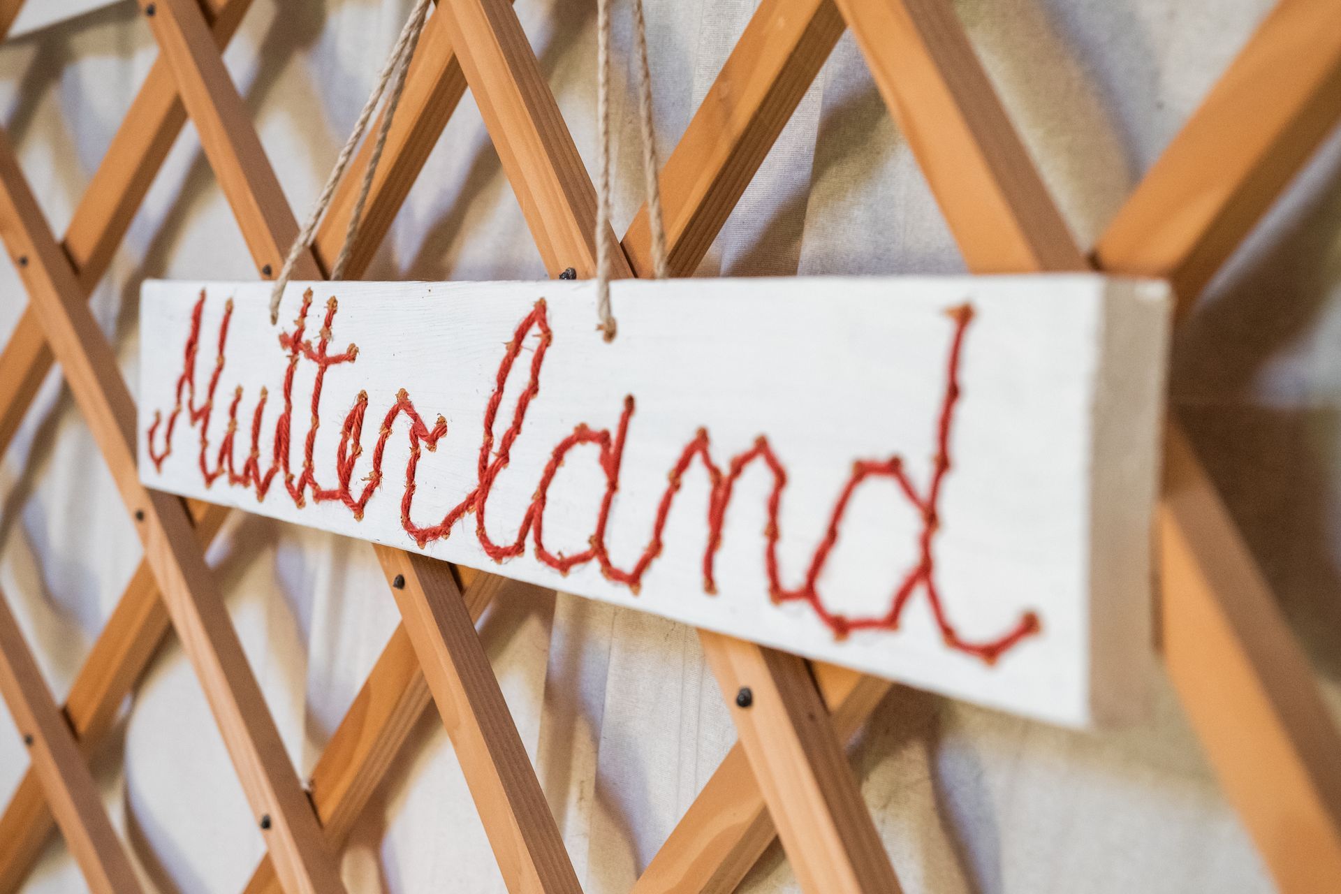 Schamamin Sabine Kapfer im Ahninnenhaus