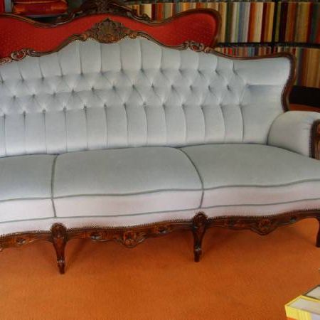 antikes Sofa mit grauem Bezug