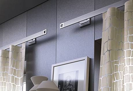 moderne Vorhangstange mit Mustergardine