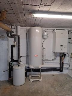 Unité extérieure de pompe à chaleur air/eau installée chez un particulier