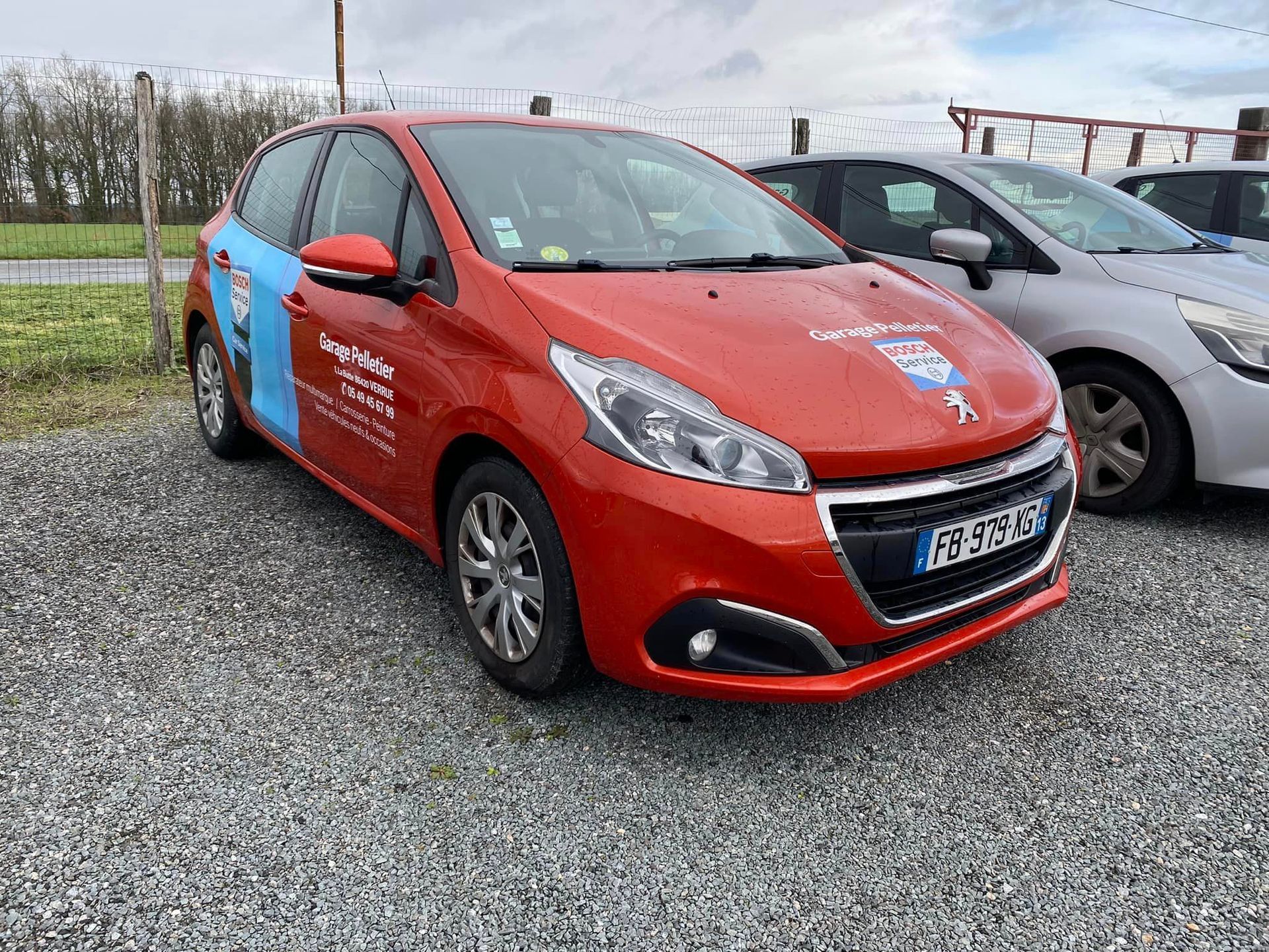 Voiture rouge Bosch Service