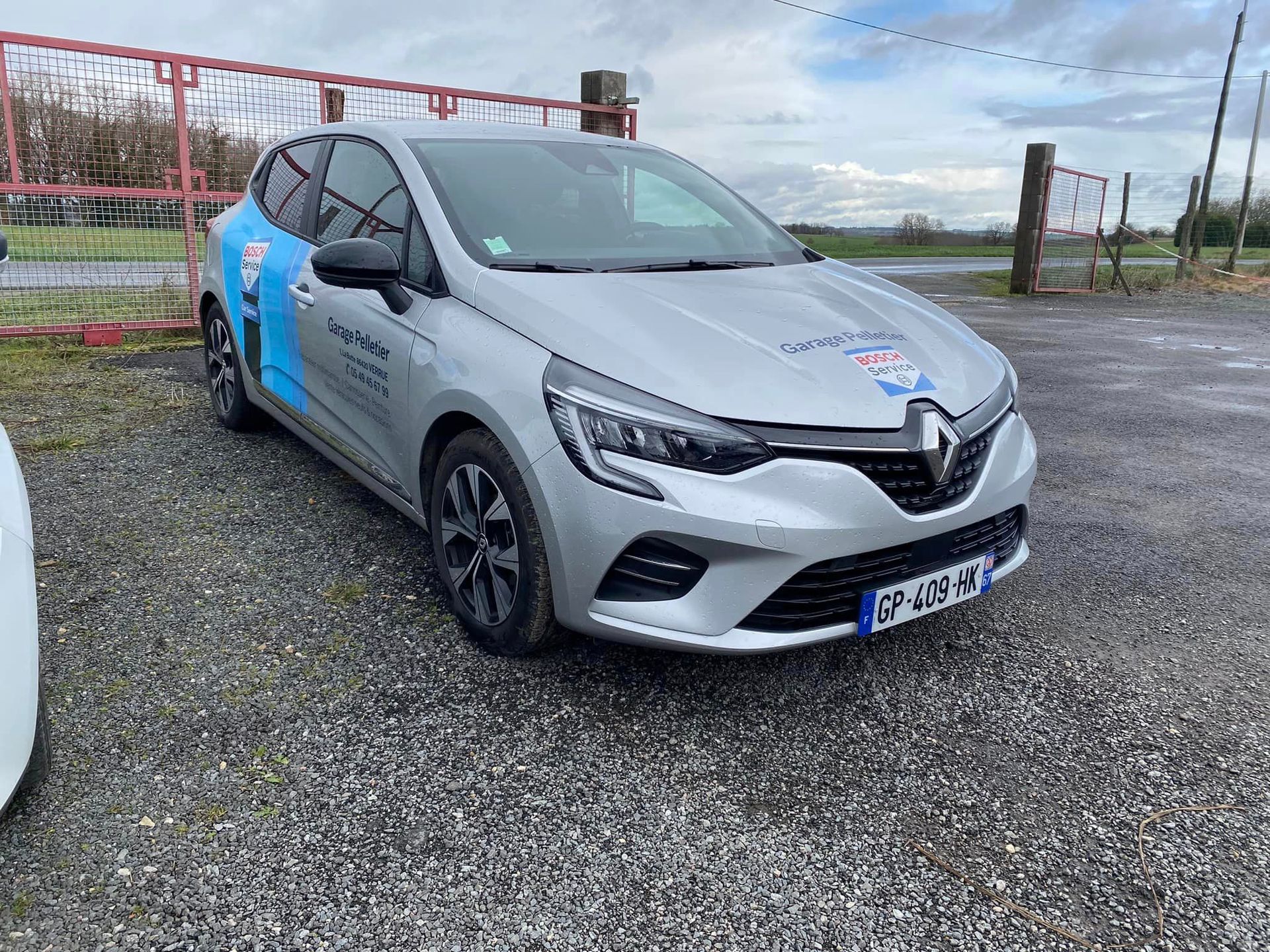 Voiture grise Bosch Service