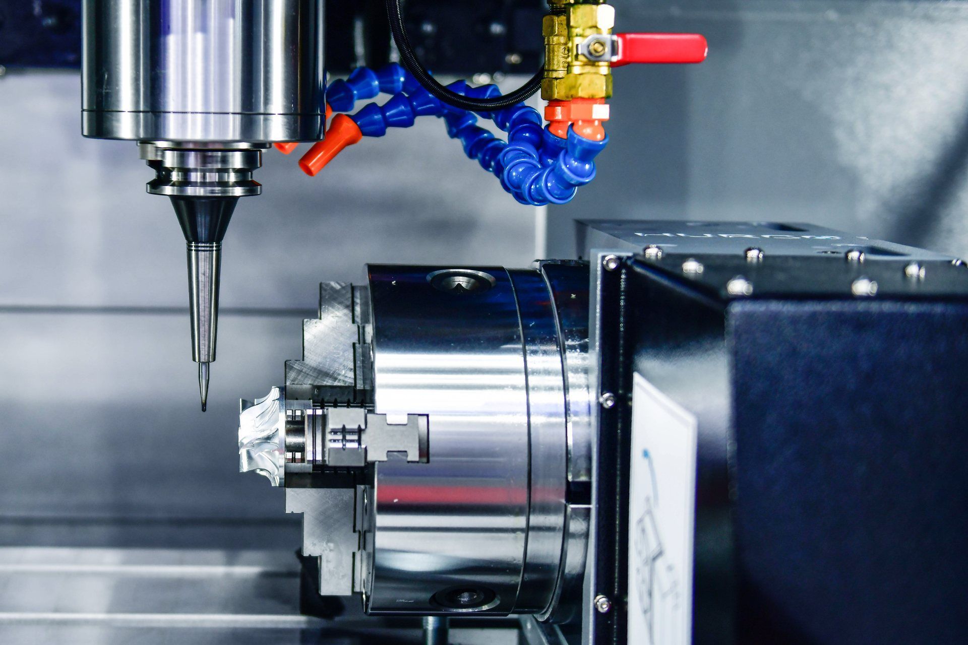 sähkömekaniikka- ja insinööripalveluja