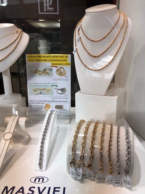 Colliers et bracelets