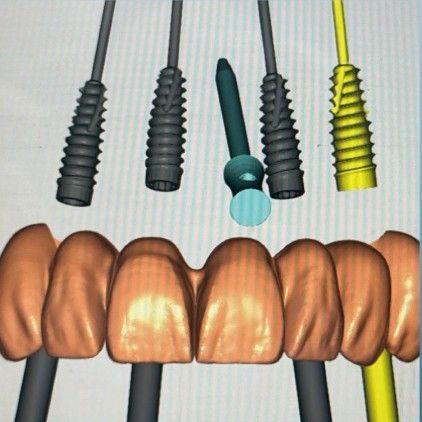 Una sala de espera con una puerta que dice direccion