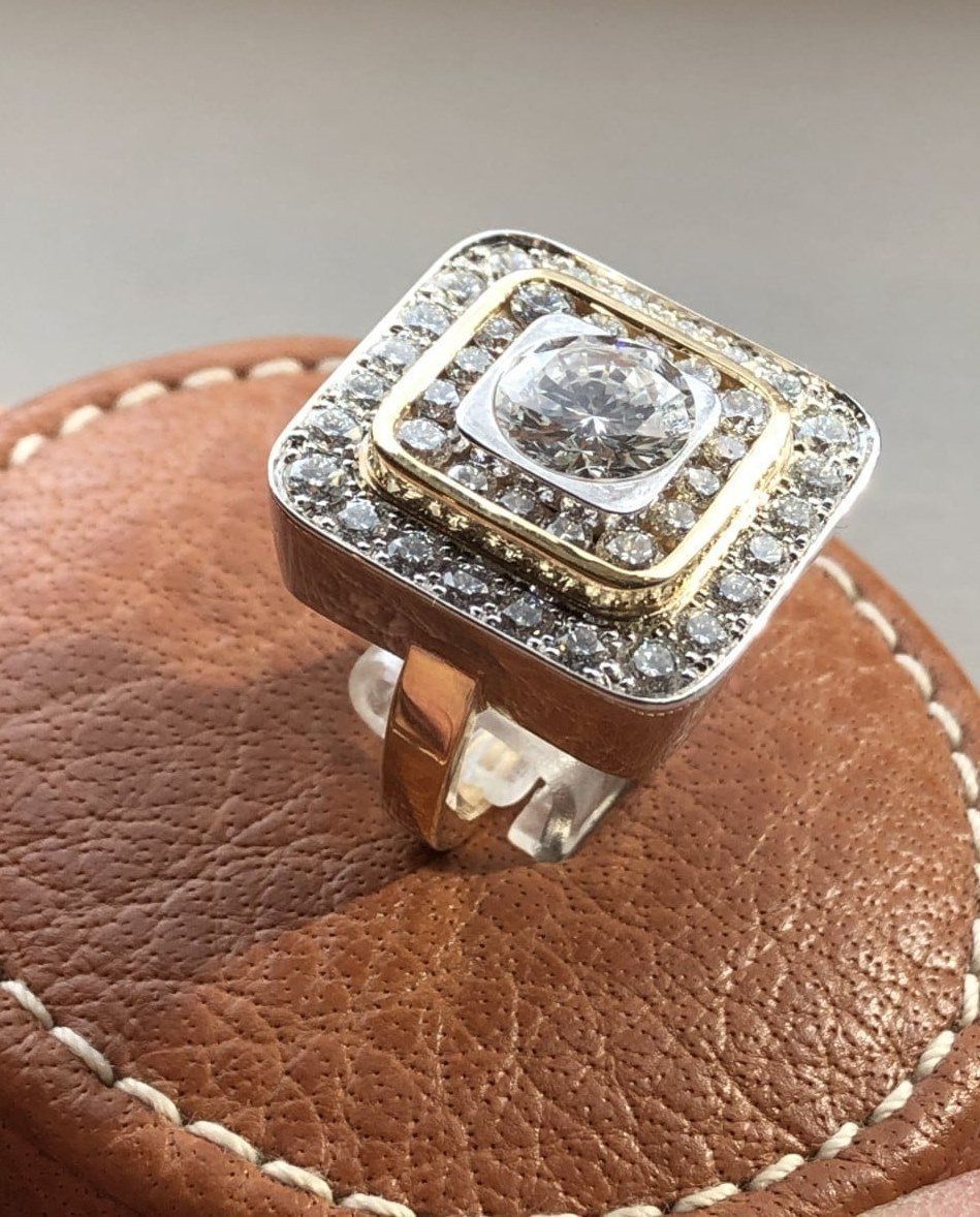 Bague 2 ors 750/1 000ème avec Diamants.