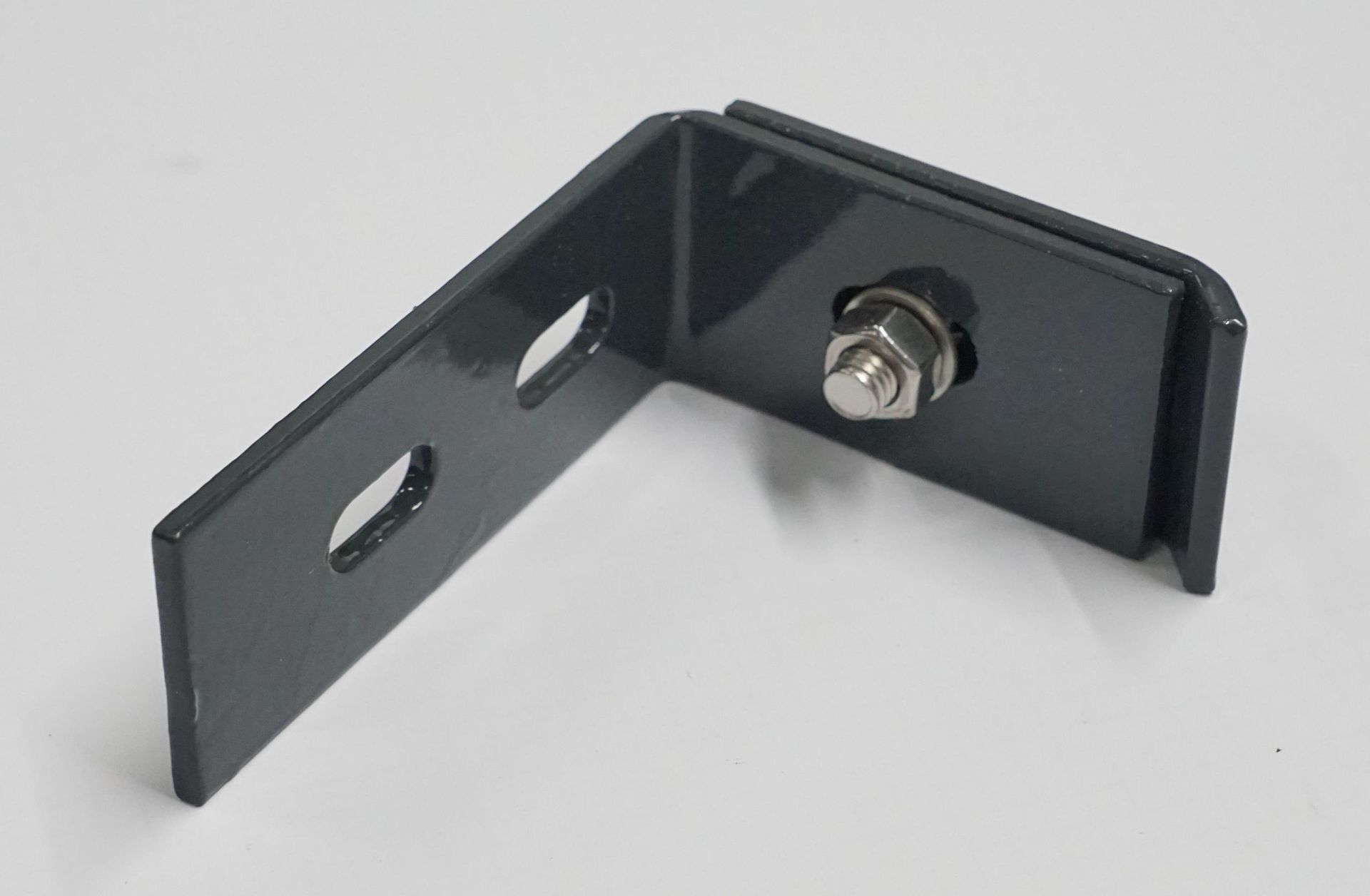 Element zur Befestigung eines Zauns aus schwarzem Stahl