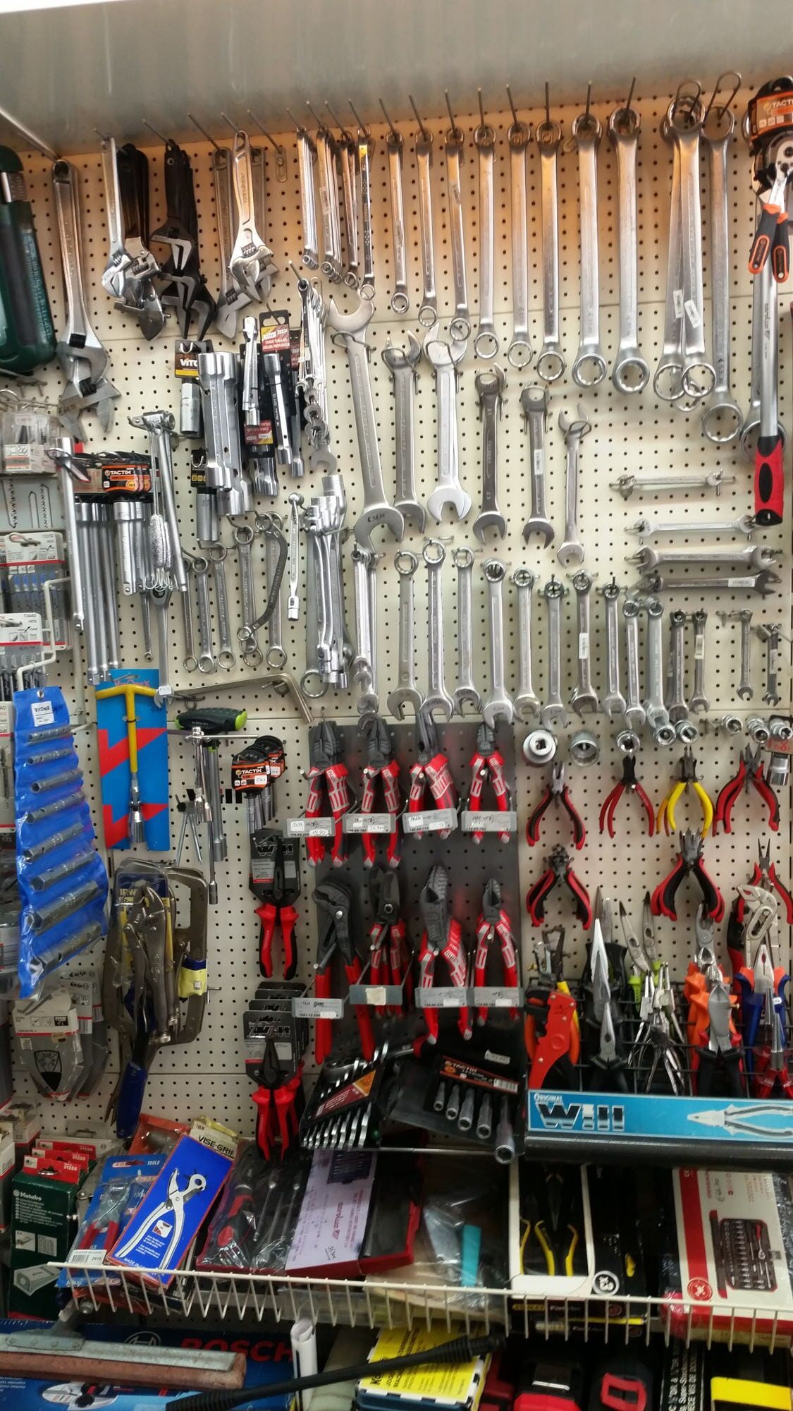 Vítor M Agostinho - venda de ferramentas Algés