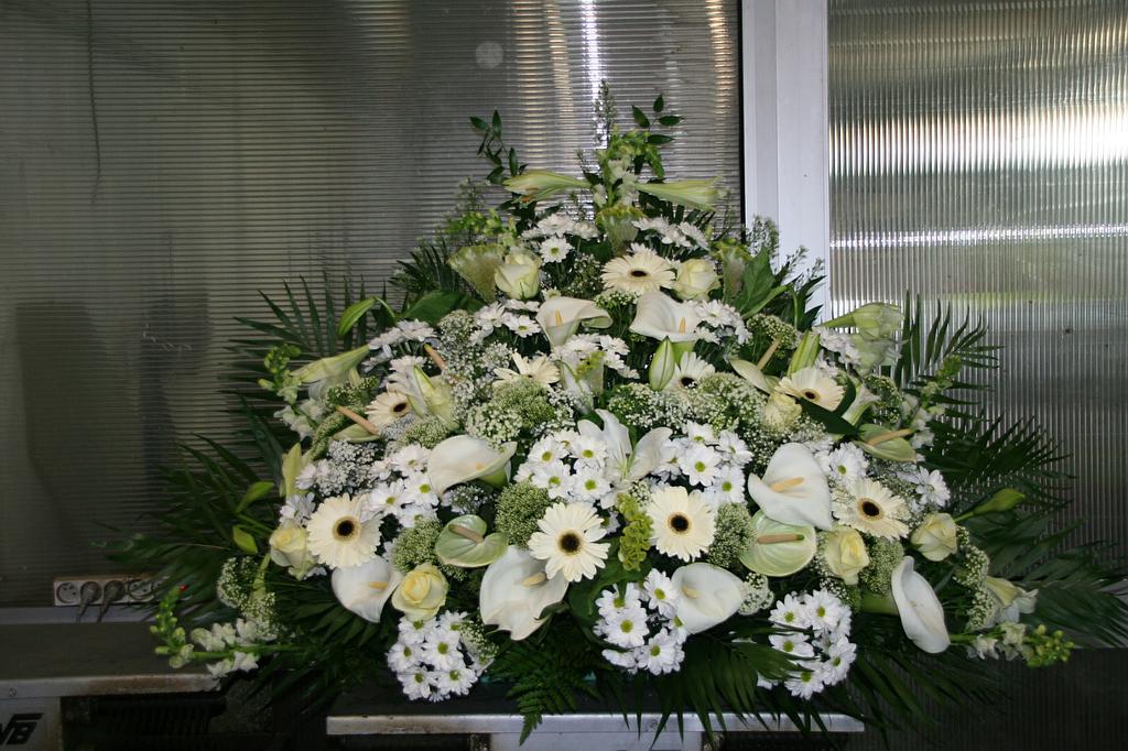 Composition florale verte et blanche