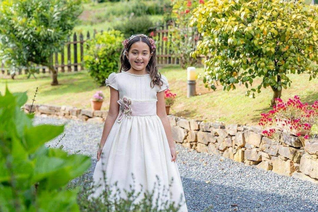 Una niña sonriente