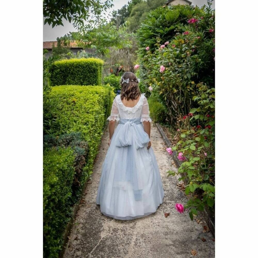 Una persona vestida con un vestido