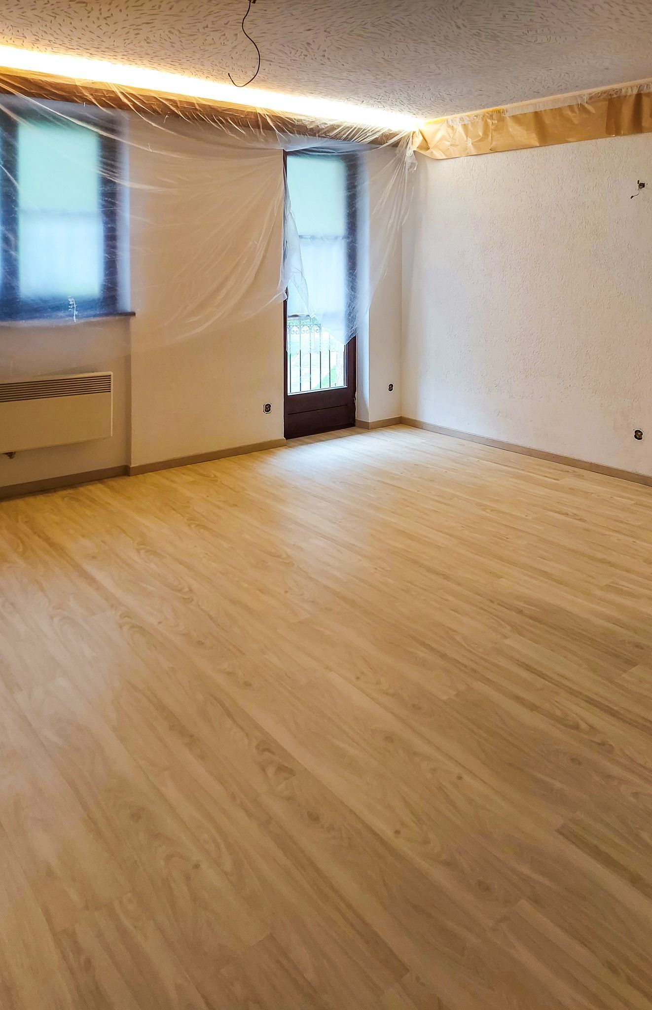 Pavimento laminato chiaro