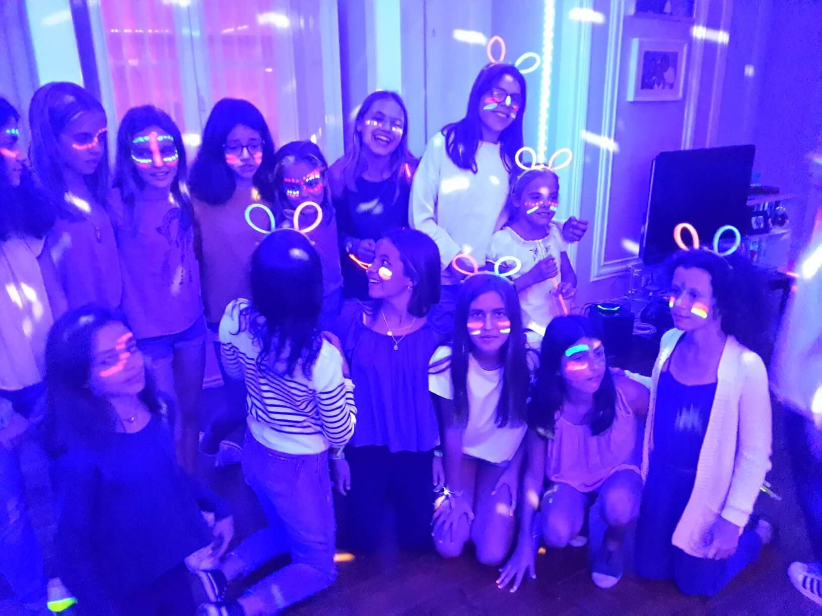 crianças na discoteca móvel