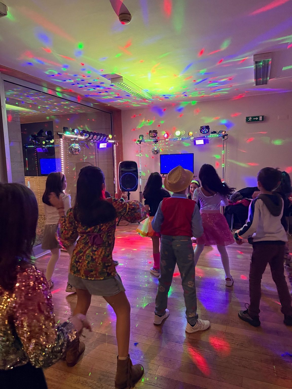 crianças na discoteca móvel
