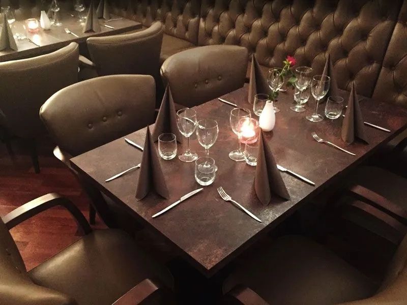 Moritz Innenansicht Tische