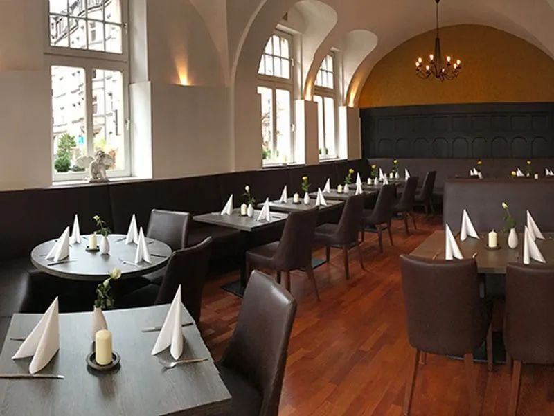 Moritz Innenansicht Tische