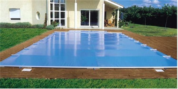 Bâche de piscine