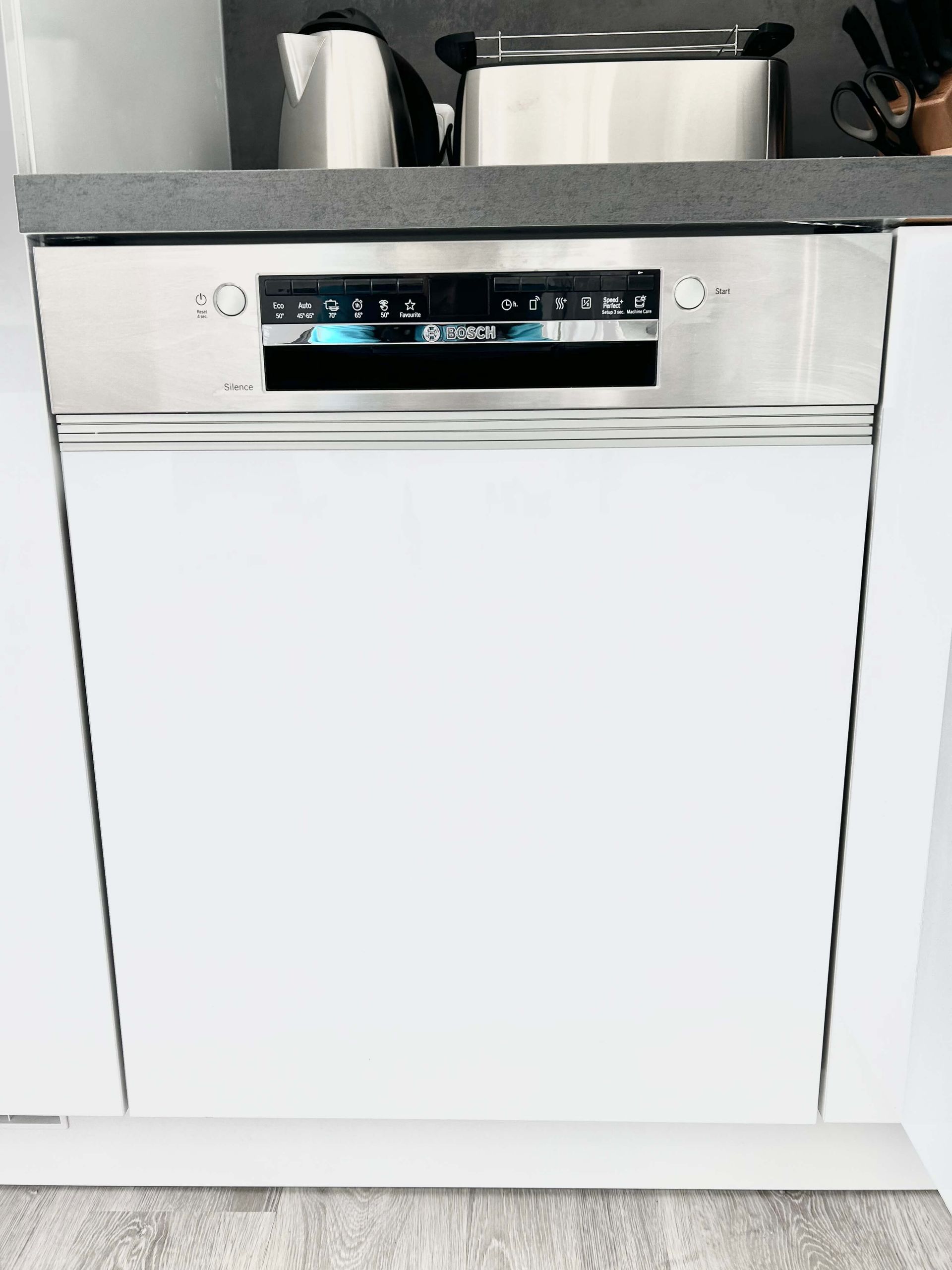 Ferienwohnung Türkis im Haus Aquamarin in Büsum – Geschlossener BOSCH Geschirrspüler