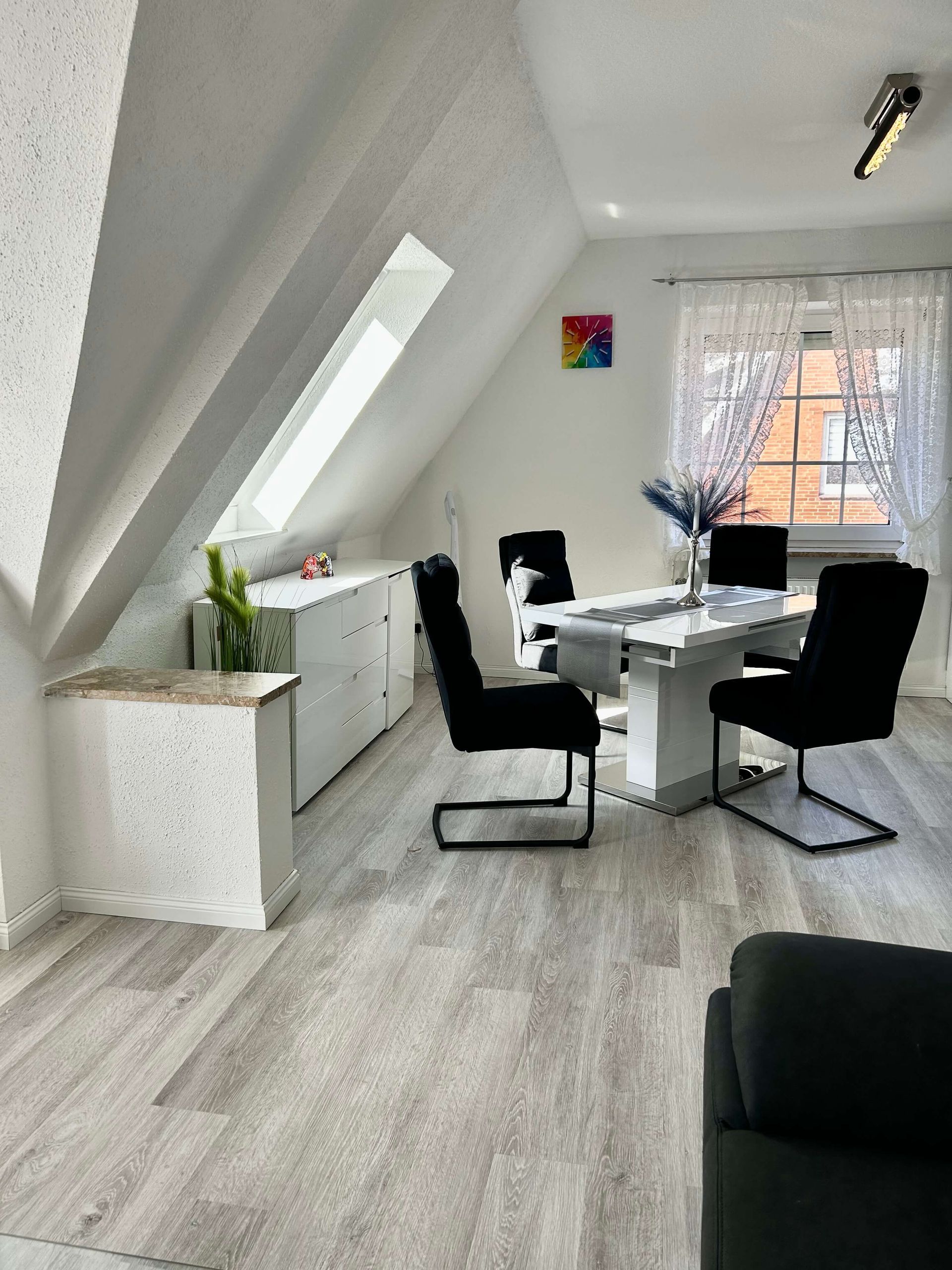 Ferienwohnung Türkis im Haus Aquamarin in Büsum – Essbereich mit Fensterplatz