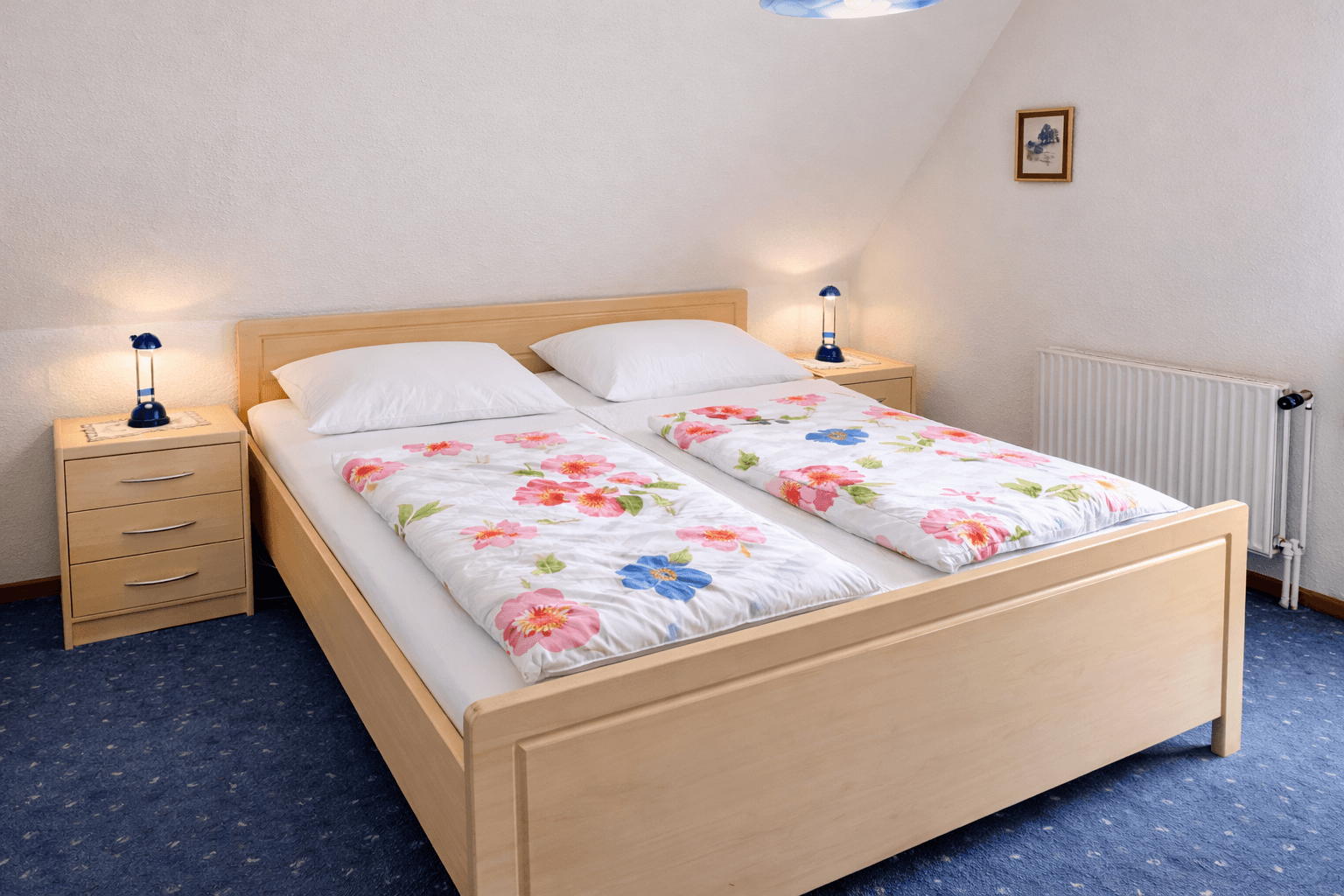 Ferienwohnung Opal im Haus Aquamarin in Büsum – Schlafzimmer mit Doppelbett