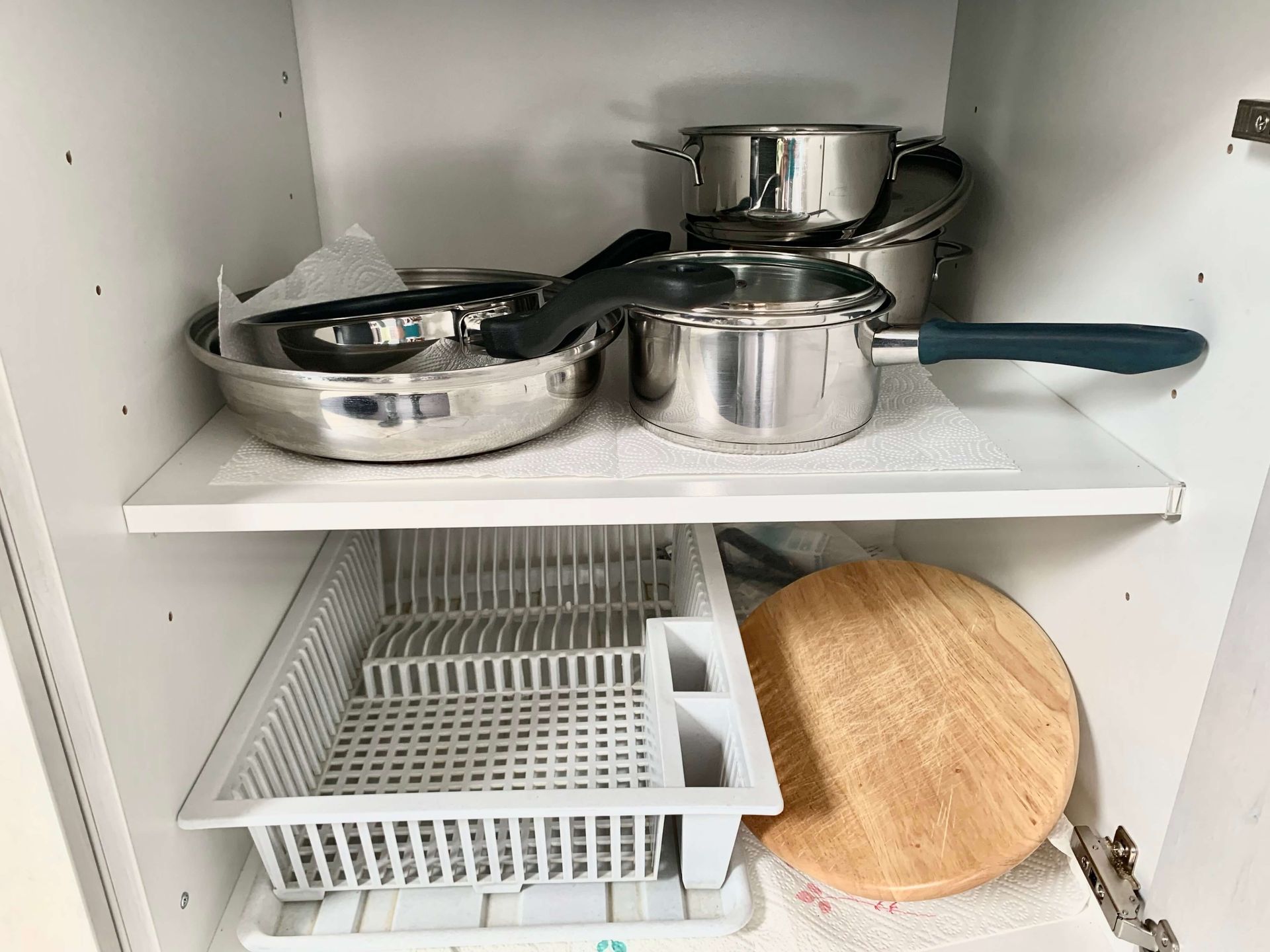 Studio-Apartment Smaragd im Haus Aquamarin in Büsum – Küchenausstattung mit Töpfen und Geschirr