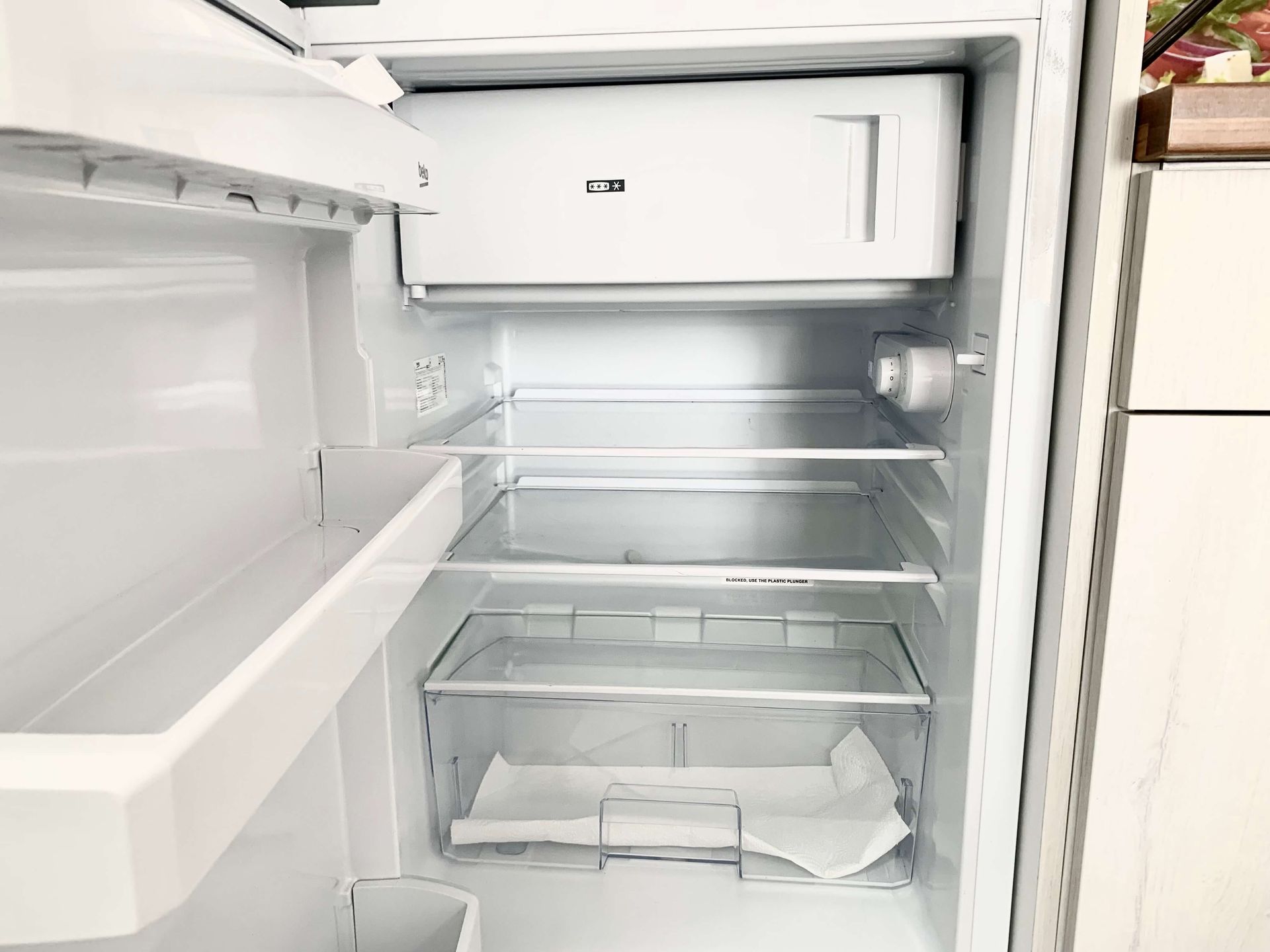 Studio-Apartment Smaragd im Haus Aquamarin in Büsum – Kühlschrank mit Gefrierfach