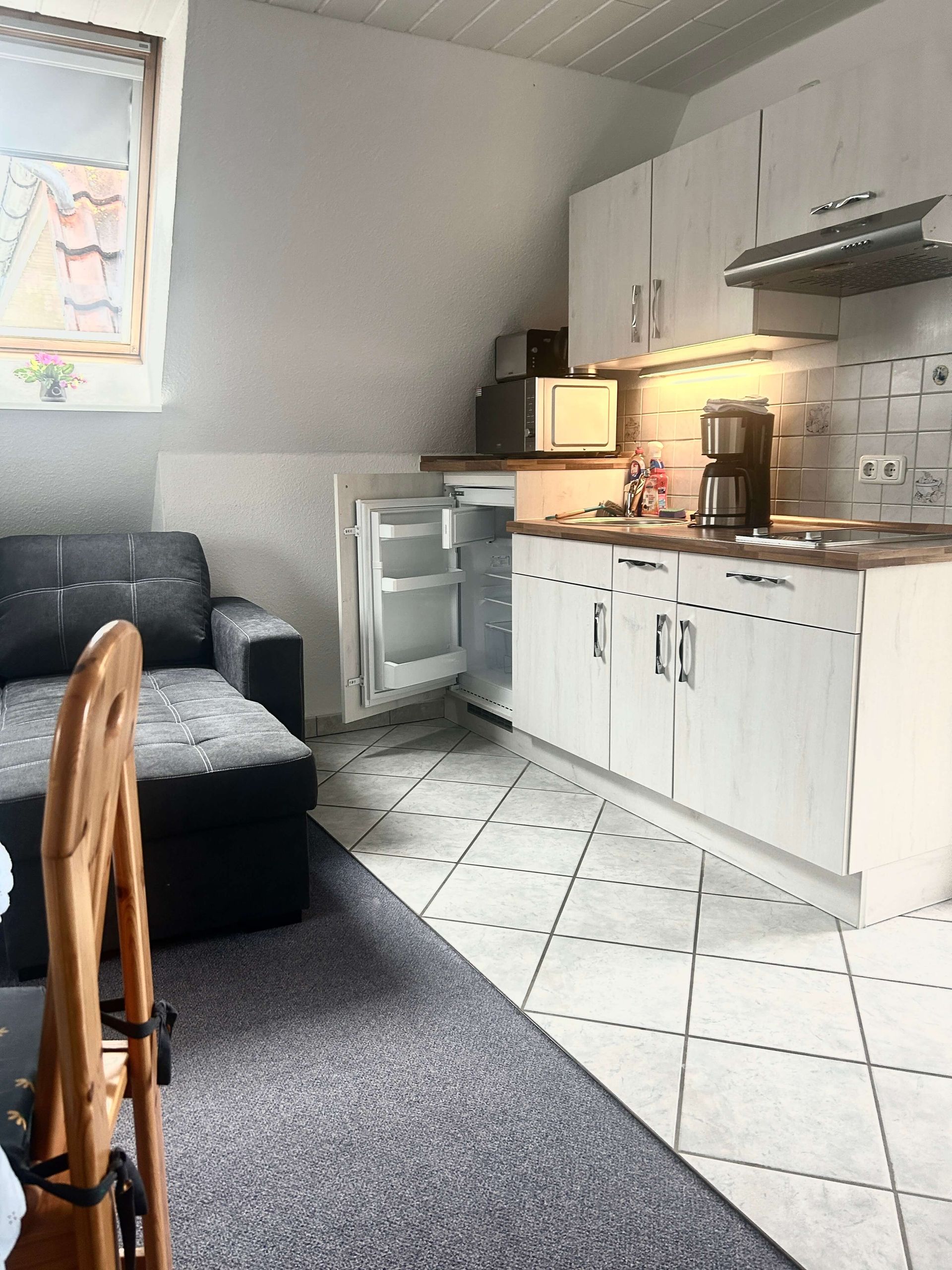 Studio-Apartment Smaragd im Haus Aquamarin in Büsum – Küchenzeile im 1-Raum-Apartment
