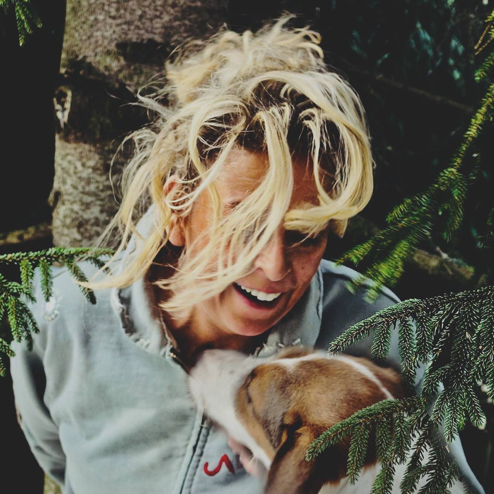 Iris, Gastgeberin Haus Aquamarin Büsum mit Hund Mia