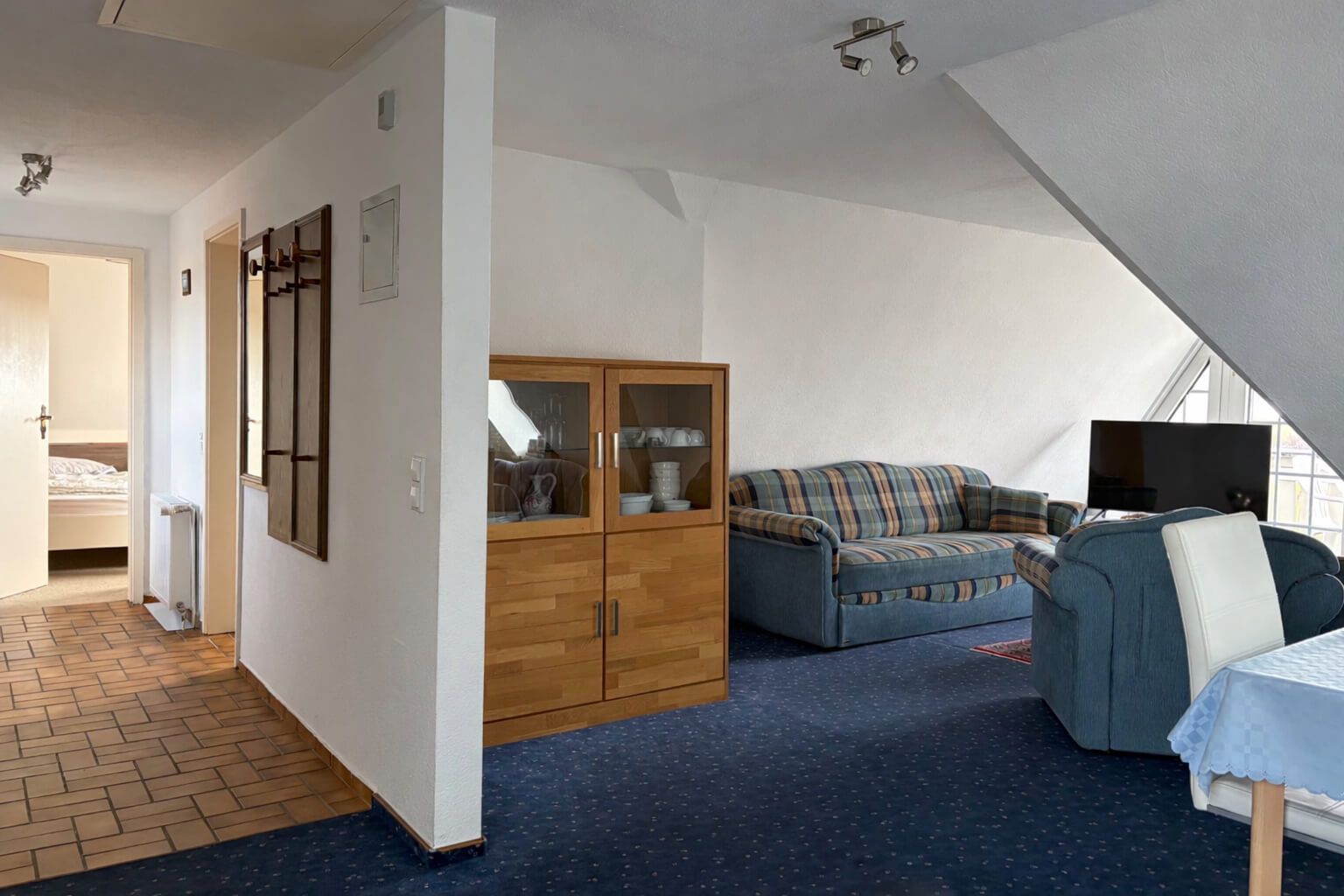 Ferienwohnung Topas im Haus Aquamarin in Büsum – Wohnbereich und Essbereich