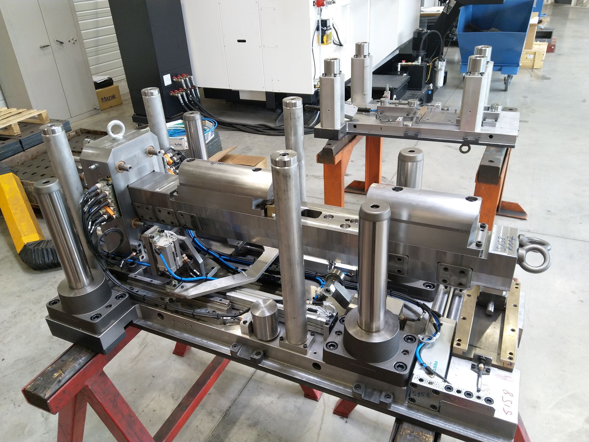 Outillage en métal gris