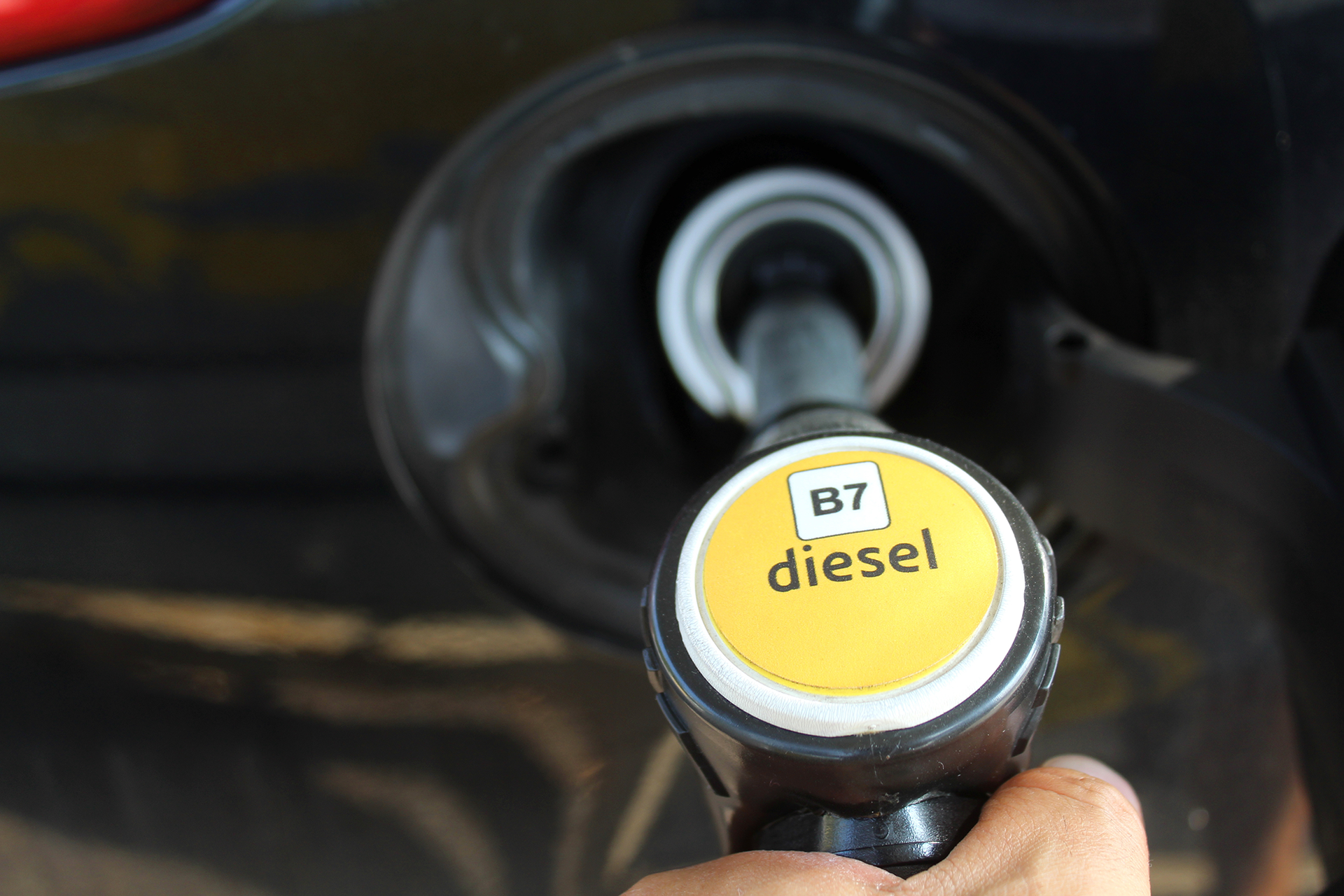 Pompe à carburant diesel dans le réservoir d'un véhicule