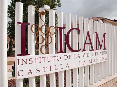 A sign that says instituto de la vid y el vino castilla la mancha