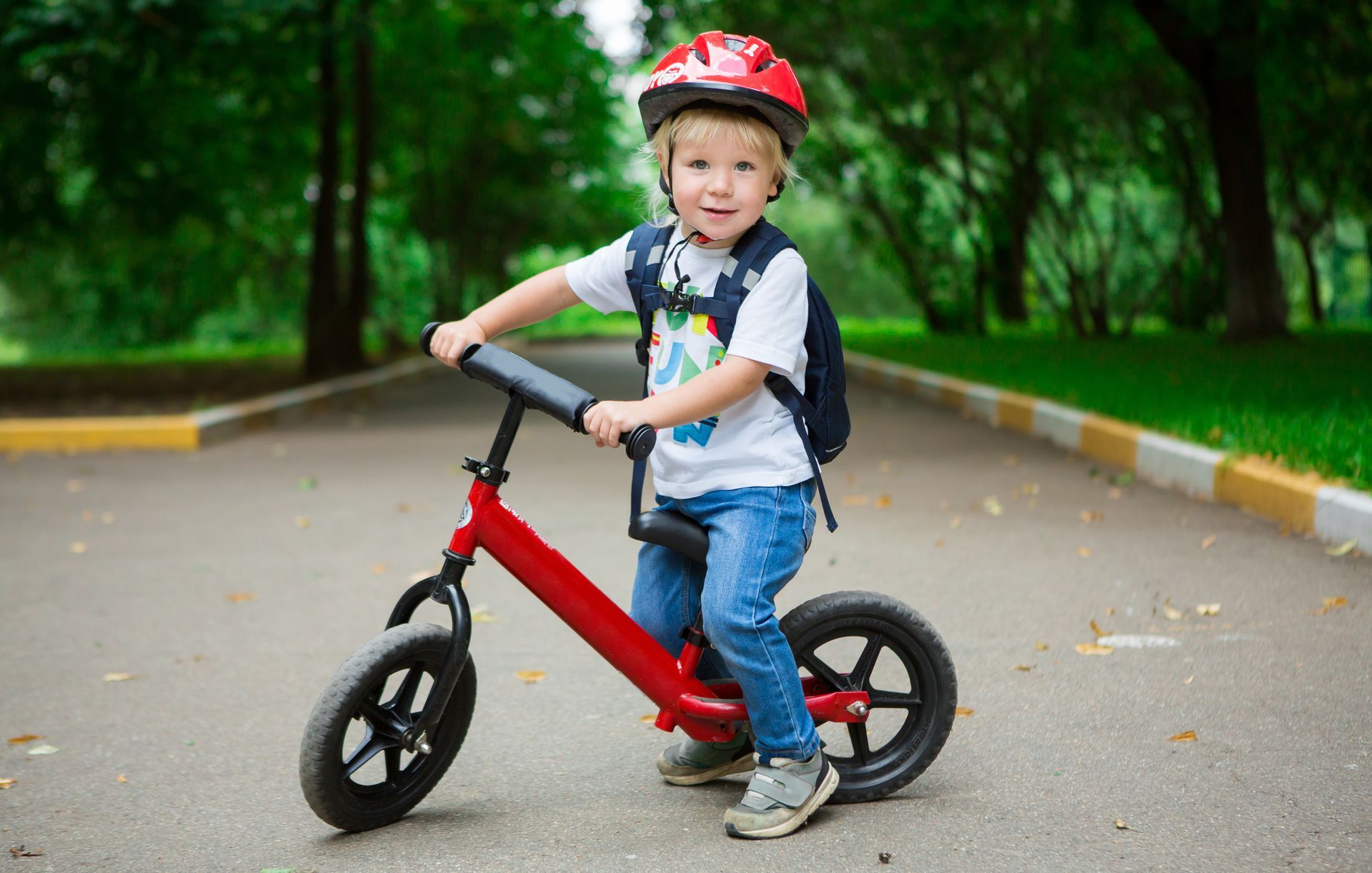 Un enfant sur une draisienne