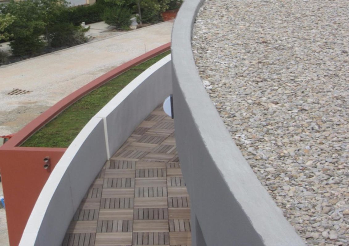 Toiture plate avec gravier