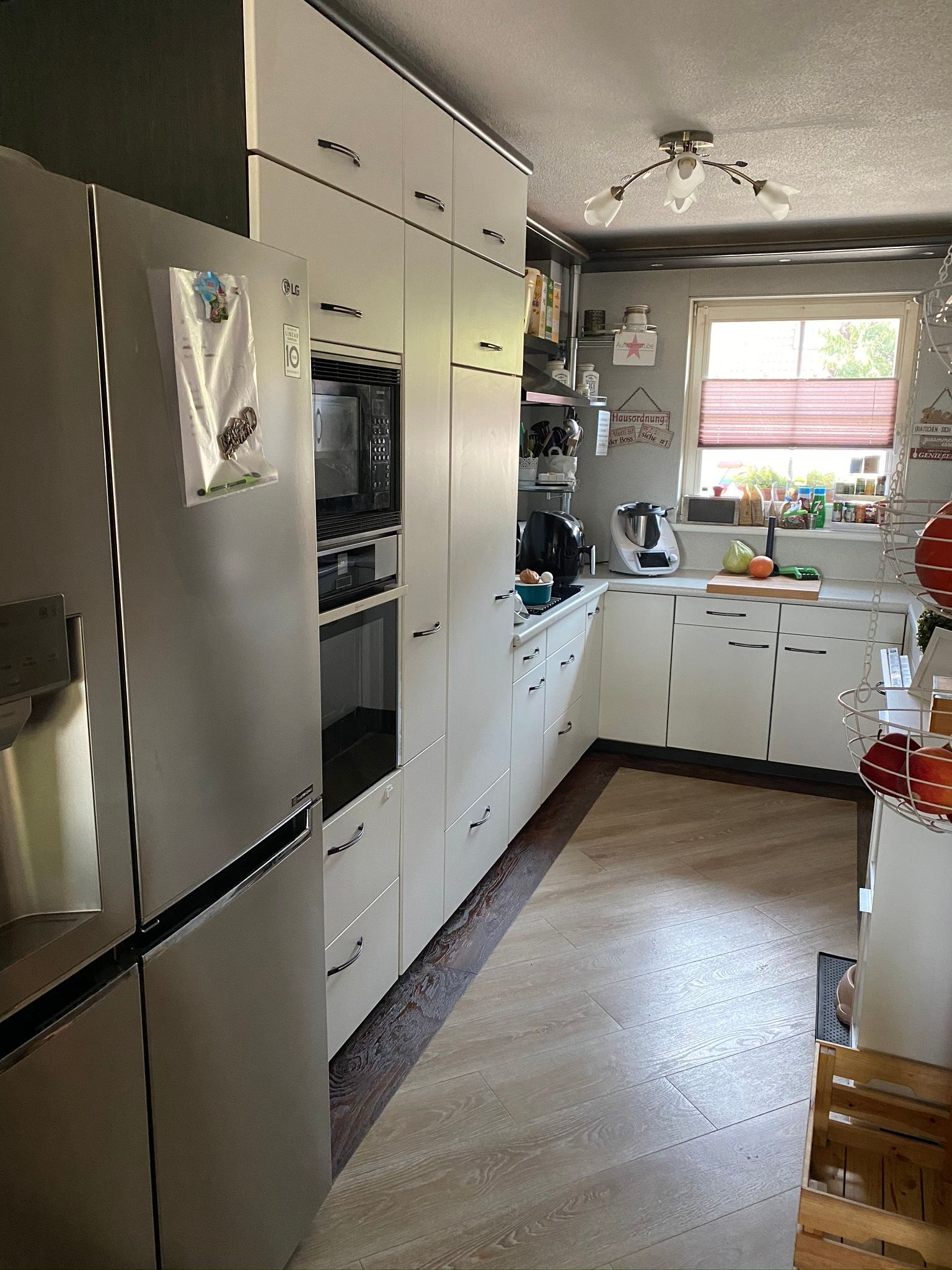 Platzhalterbild: Zwei weiße Bilderrahmen überlappen sich auf grauem Hintergrund.