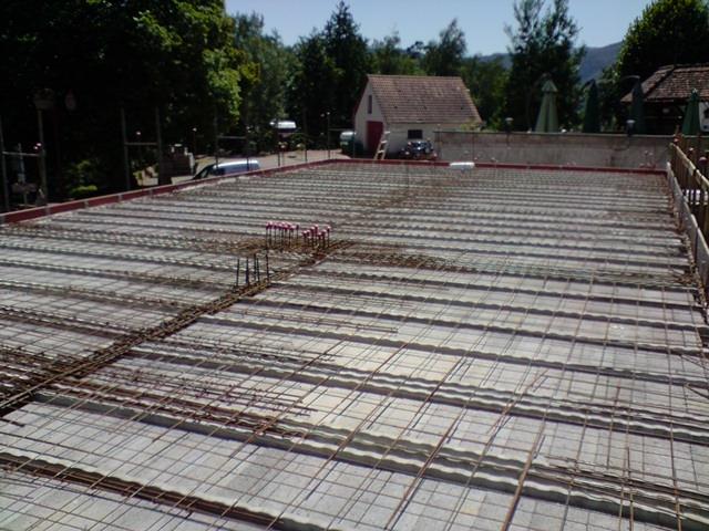 Pose d'une dalle poutrelle ourdi