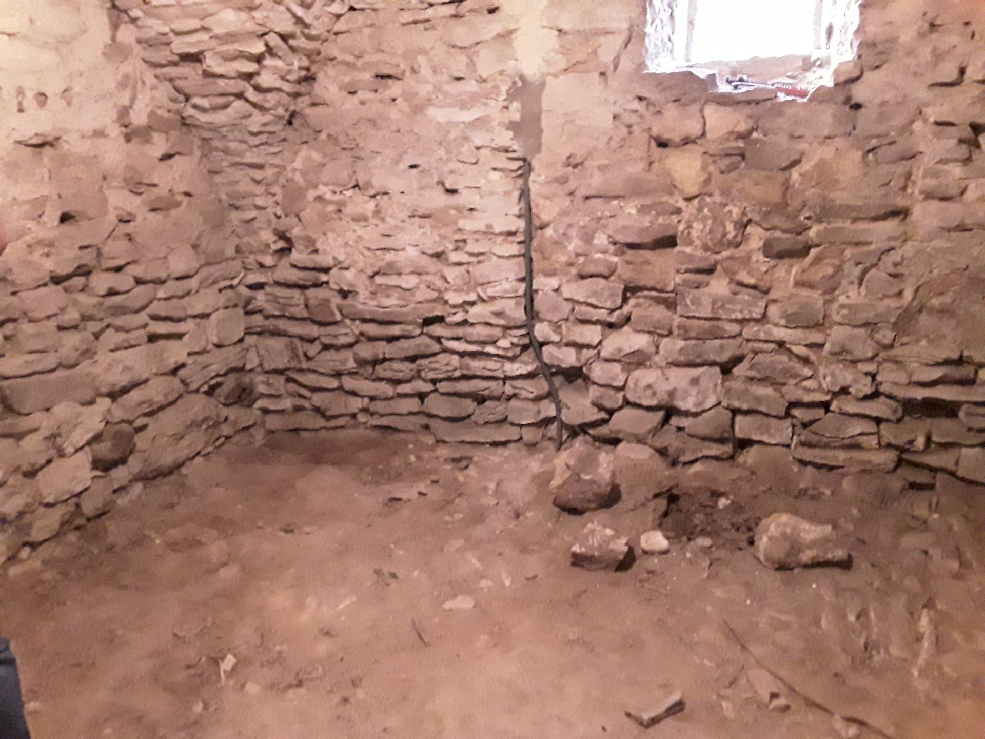 Cuvelage dans une cave en pierre