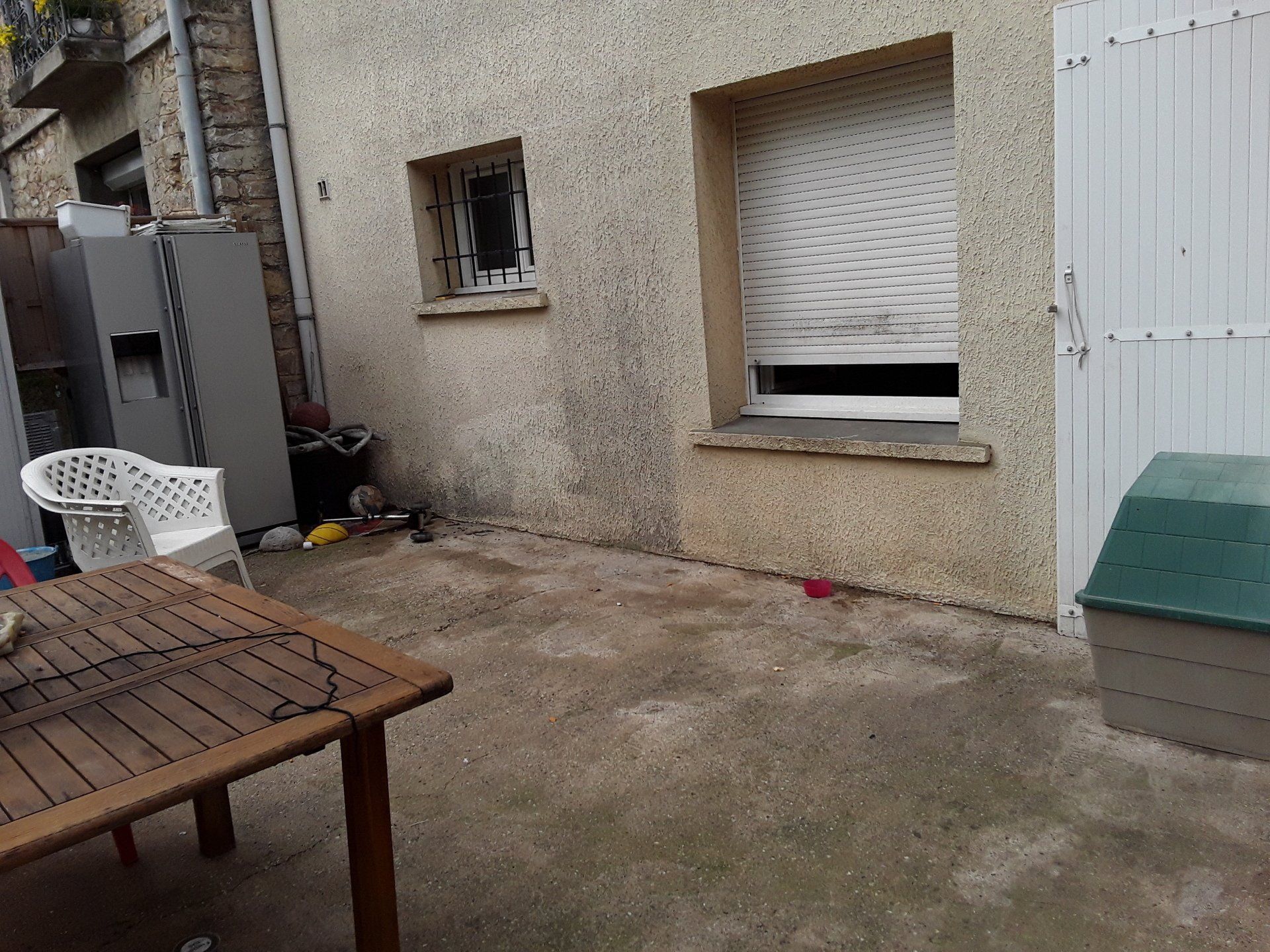 Trace d'humidité sur façade en crépit 