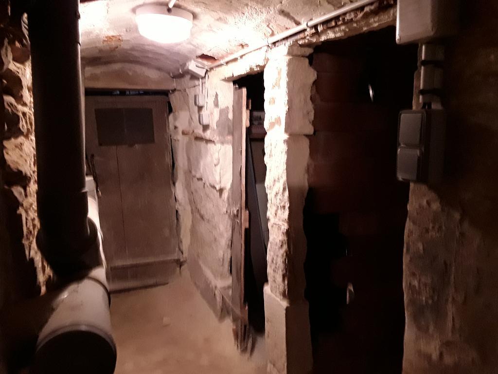 Dégâts dus au salpêtre et à l’humidité à Nîmes