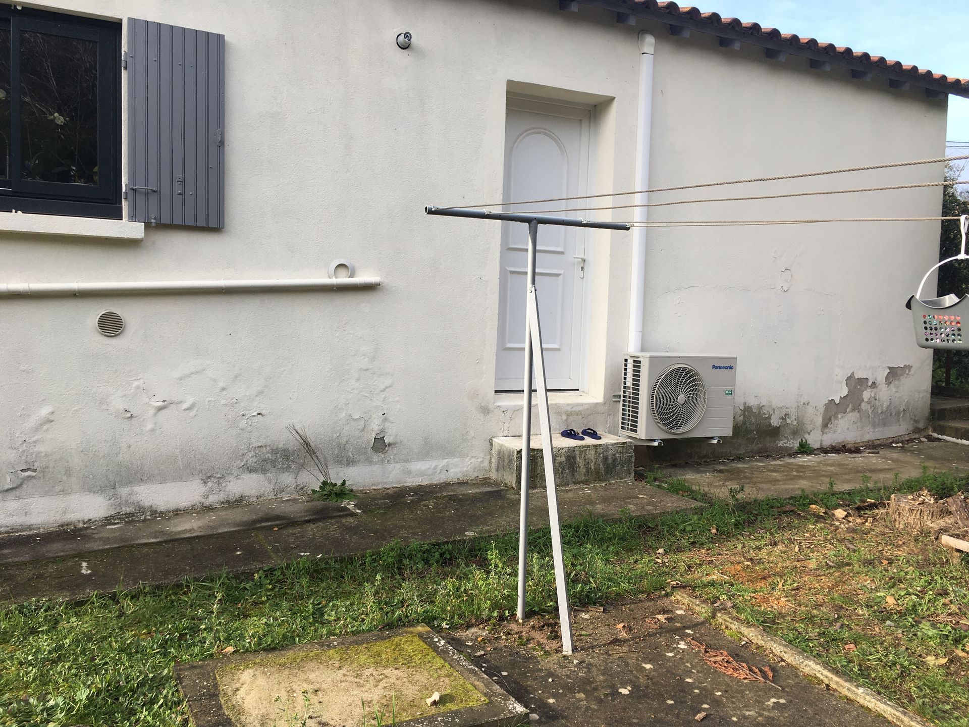 Facade rongée par l'humidité