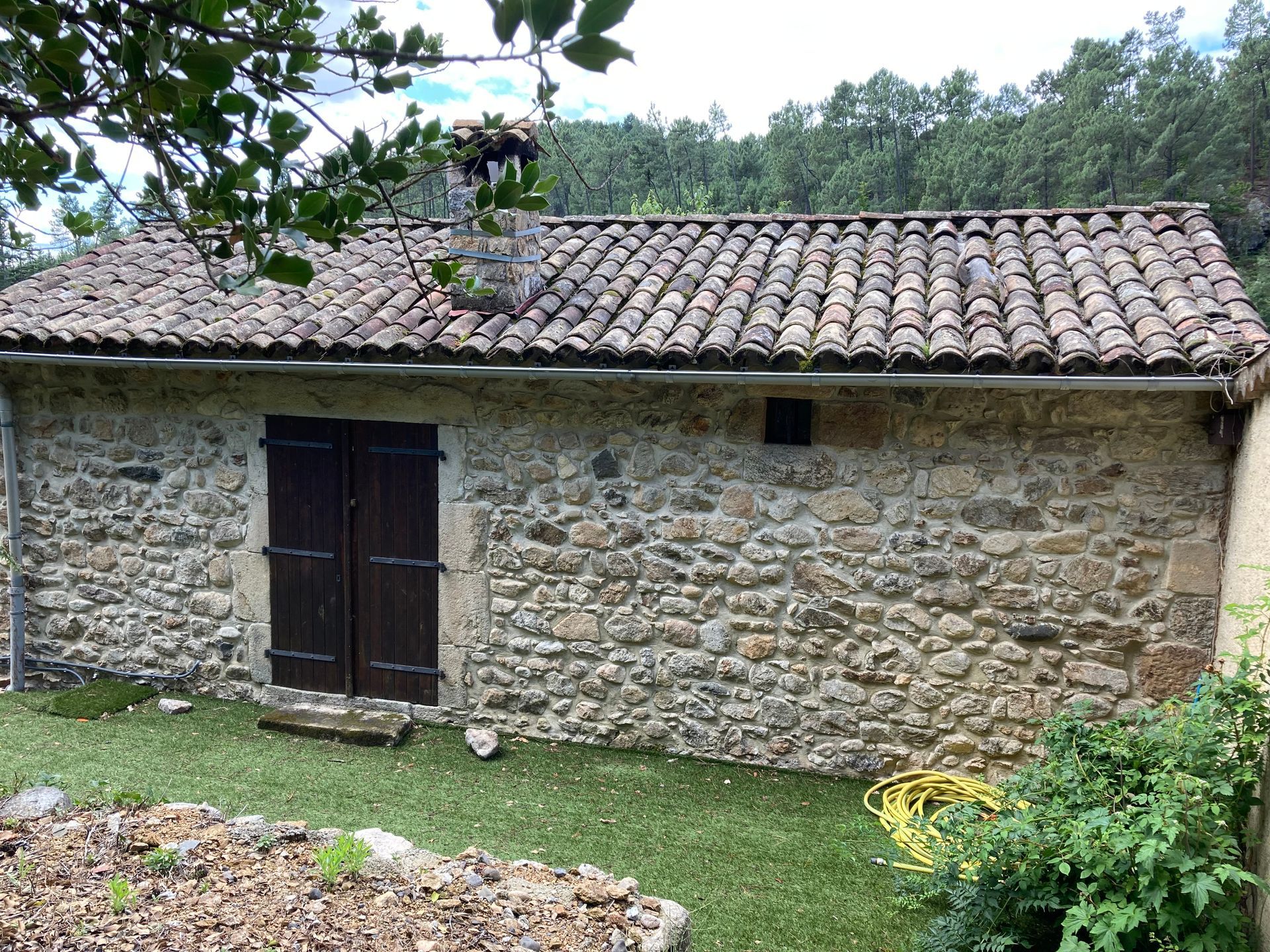 Cabanon de jardin en pierre