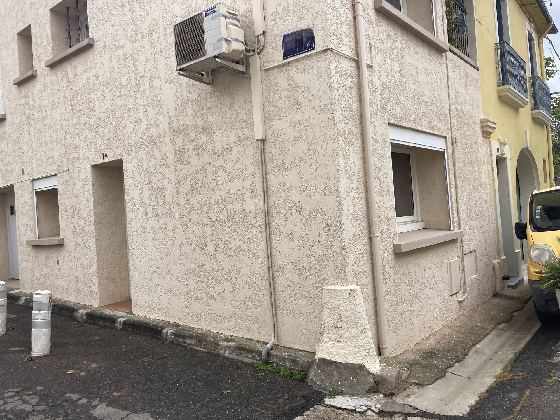 Façade en crépi beige