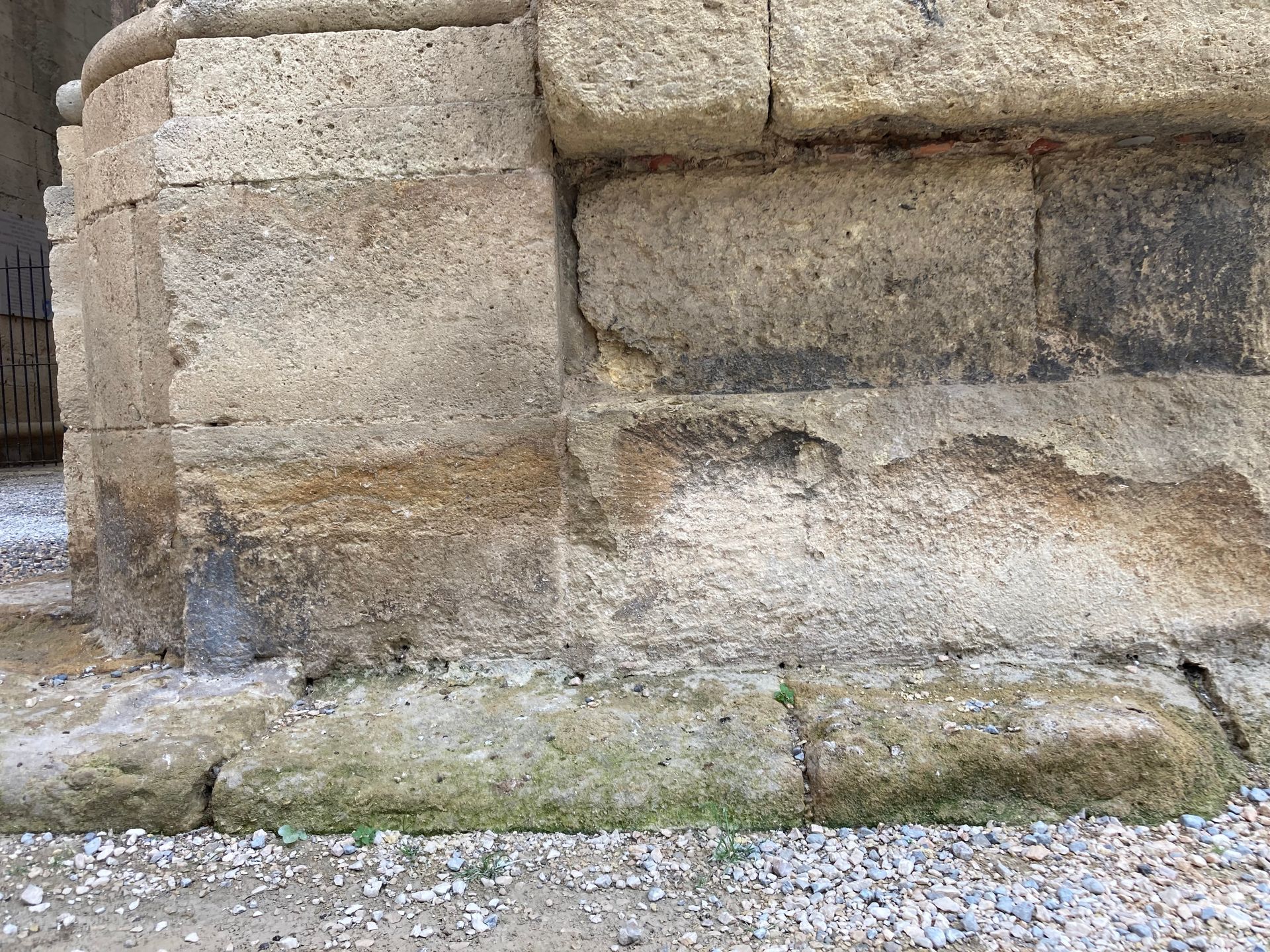 Remontées capillaires sur un monument historique